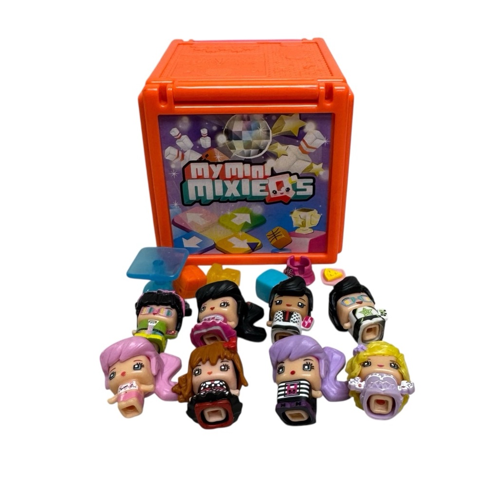 My Mini‎ MixieQ's Mixie Q  Lot Of 8 Figures Dolls Accessories 1 Cube Playset